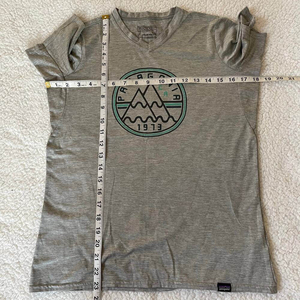 Patagonia Gray Graphic V-Neck Tee Capilene Baselayer Outdoors Small - Picture 4 of 6